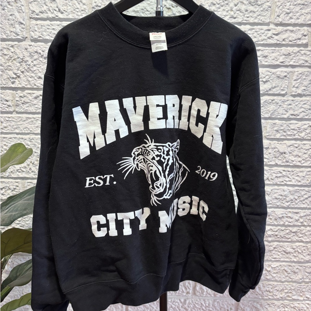 Maverick City Music Crewneck Pullover Sweatshirt – Black Graphic